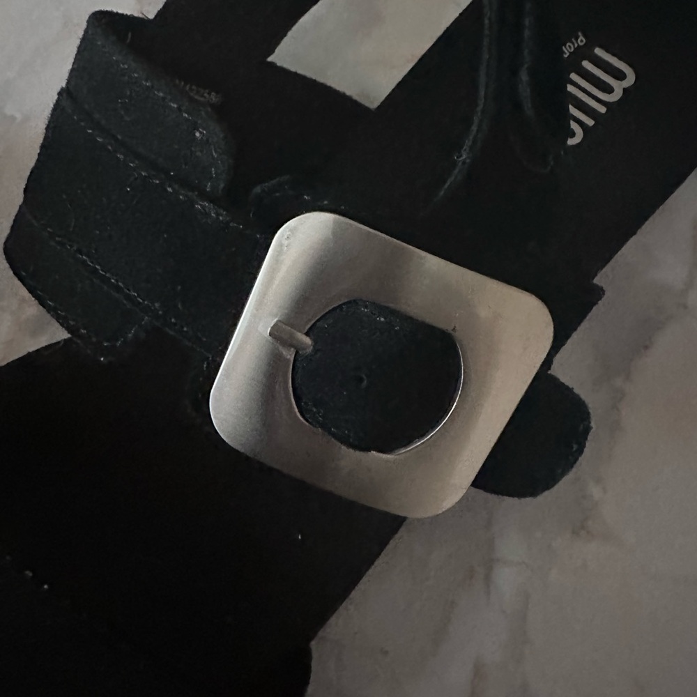 Munro Black and Silver Sandals with Low Block Heel - Picture 4 of 10